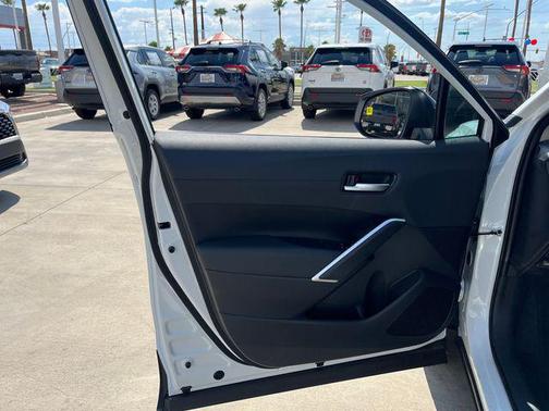 2025 Toyota Corolla Cross XLE