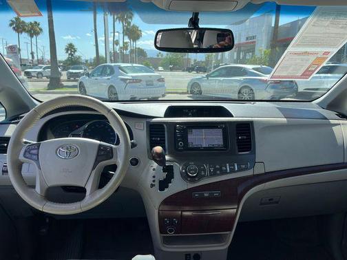 2014 Toyota Sienna XLE