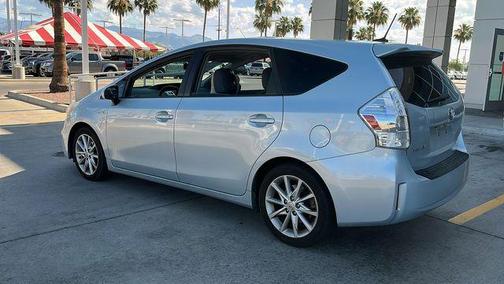 Sky 2014 Toyota Prius v Five