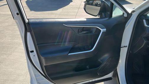 Ice Cap 2024 Toyota RAV4 LE