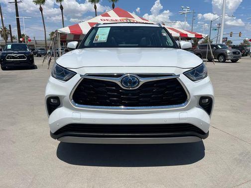 2023 Toyota Highlander Hybrid Platinum