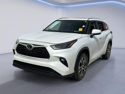Wind Chill Pearl 2023 Toyota Highlander XLE