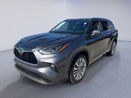 2023 Toyota Highlander Hybrid Platinum