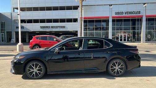 Midnight Black Metallic 2022 Toyota Camry SE