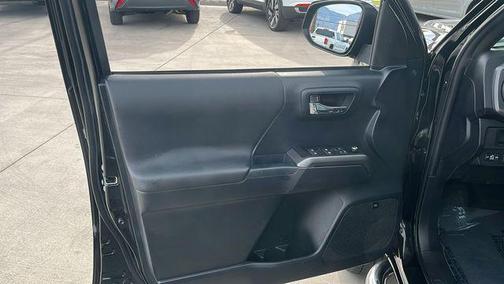 Midnight Black Metallic 2018 Toyota Tacoma TRD Sport