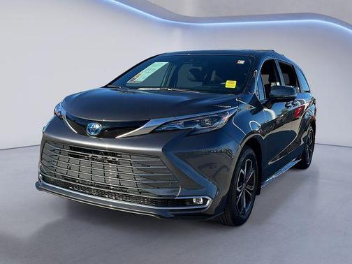 2025 Toyota Sienna Platinum