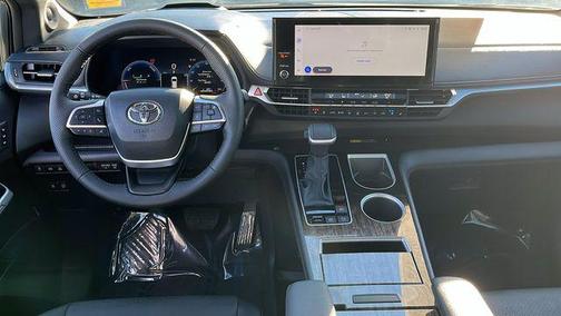 2025 Toyota Sienna Platinum