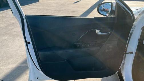 Snow White Pearl 2020 Kia Niro LXS