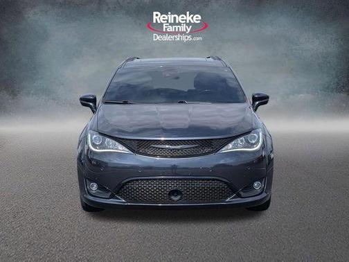 Maximum Steel Metallic 2019 Chrysler Pacifica Limited