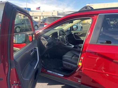 2022 Toyota RAV4 Hybrid XLE Premium