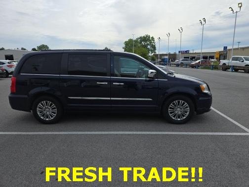 2016 Chrysler Town & Country Touring-L