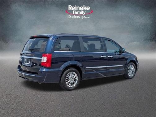 2016 Chrysler Town & Country Touring-L