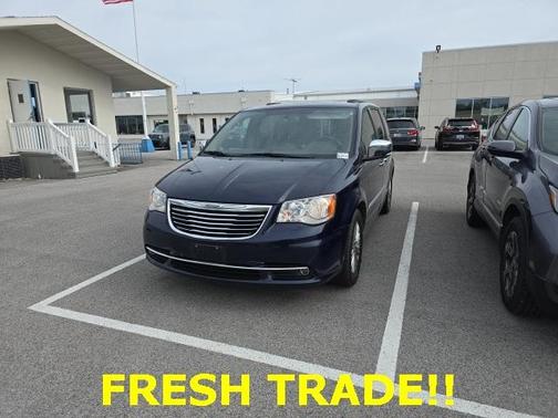 2016 Chrysler Town & Country Touring-L