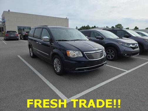 2016 Chrysler Town & Country Touring-L