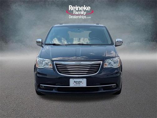 2016 Chrysler Town & Country Touring-L