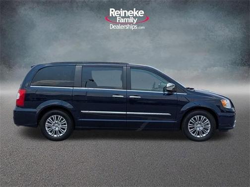 2016 Chrysler Town & Country Touring-L