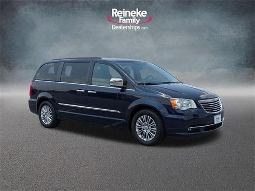 2016 Chrysler Town & Country Touring-L