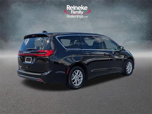 2024 Chrysler Pacifica Touring-L