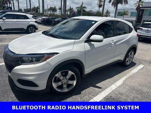 Platinum White Pearl 2021 Honda HR-V LX