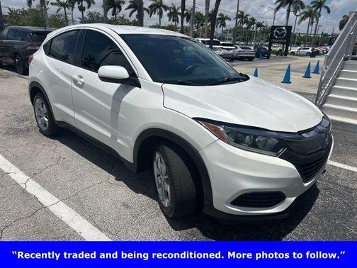 Platinum White Pearl 2021 Honda HR-V LX