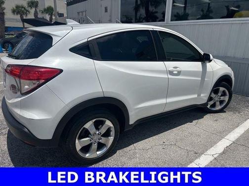 Platinum White Pearl 2021 Honda HR-V LX