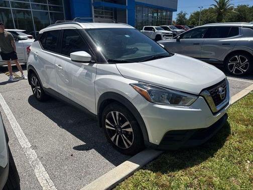 Aspen White 2018 Nissan Kicks SV