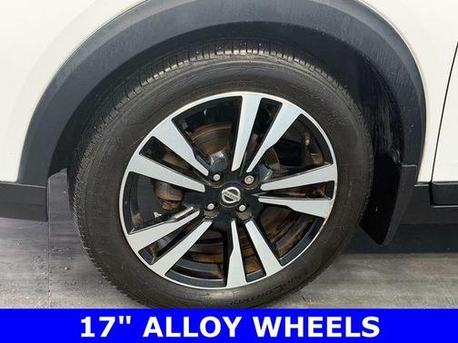 Aspen White 2018 Nissan Kicks SV