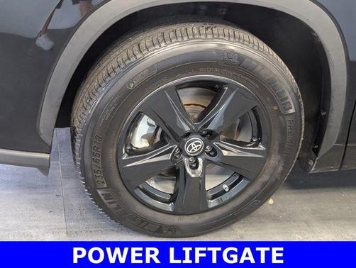 Midnight Black Metallic 2024 Toyota Highlander LE