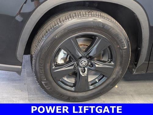 Midnight Black Metallic 2024 Toyota Highlander LE