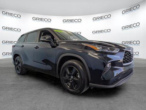 Midnight Black Metallic 2024 Toyota Highlander LE