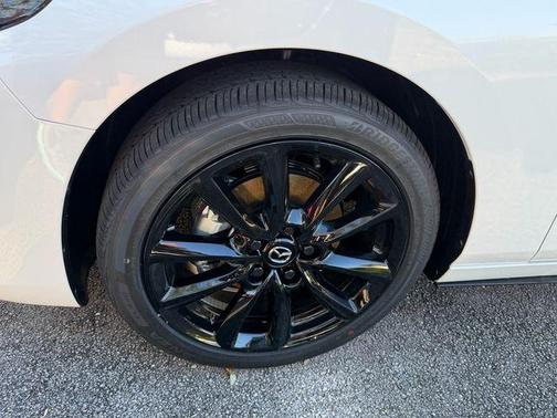 Snowflake White Pearl 2026 Mazda Mazda3 2.5 S Carbon Edition
