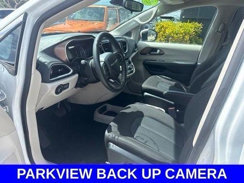 Bright White Clearcoat 2023 Chrysler Voyager LX