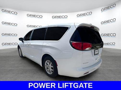 Bright White Clearcoat 2023 Chrysler Voyager LX
