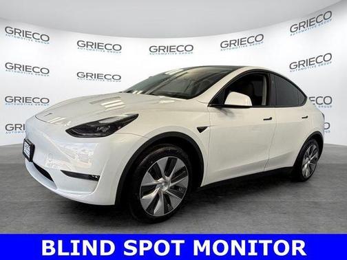 Pearl White Multi 2023 Tesla Model Y Long Range