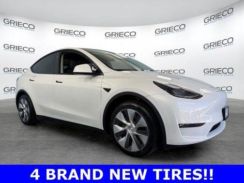 Pearl White Multi 2023 Tesla Model Y Long Range