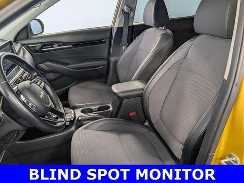 Starbright Yellow / Black Roof 2023 Kia Seltos S