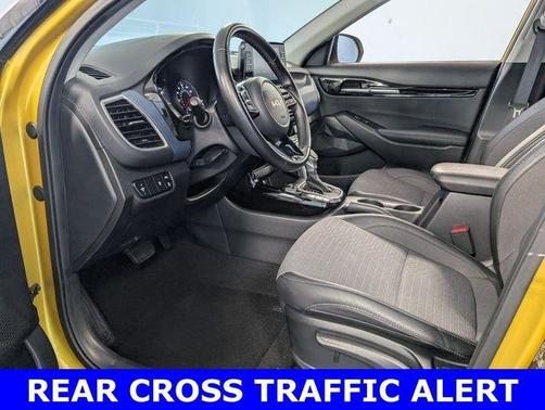 Starbright Yellow / Black Roof 2023 Kia Seltos S