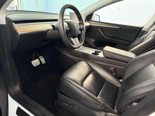 Pearl White Multi 2022 Tesla Model Y Performance