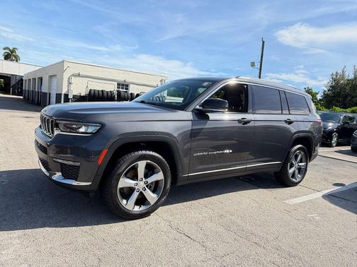 Metallic 2022 Jeep Grand Cherokee L Limited