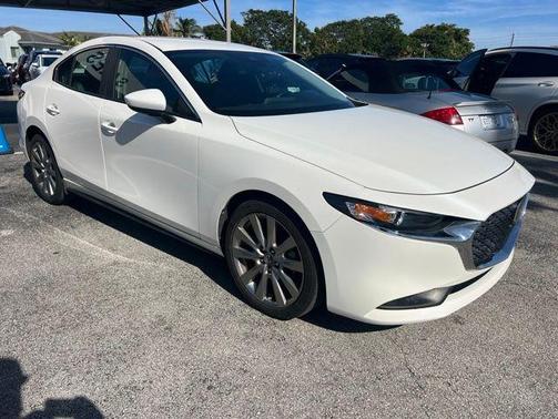 Snowflake White Pearl 2022 Mazda Mazda3 FWD w/Select Package