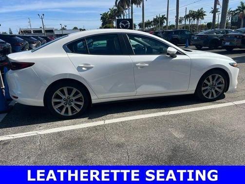 Snowflake White Pearl 2022 Mazda Mazda3 FWD w/Select Package