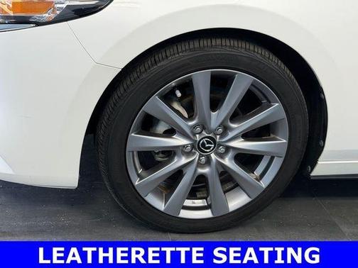 Snowflake White Pearl 2022 Mazda Mazda3 FWD w/Select Package