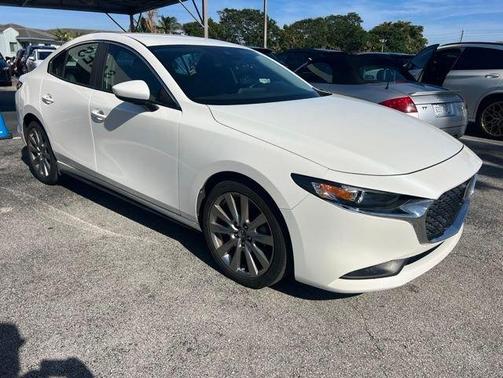 Snowflake White Pearl 2022 Mazda Mazda3 FWD w/Select Package