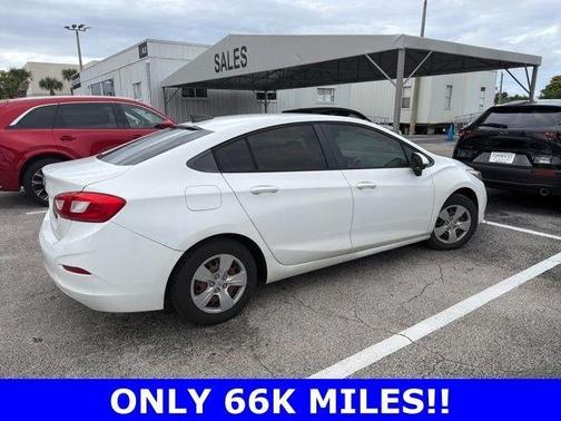 Summit White 2017 Chevrolet Cruze LS