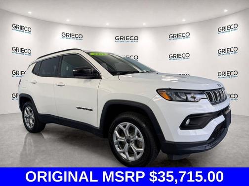Bright White Clearcoat 2025 Jeep Compass Latitude
