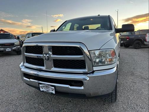 2017 RAM 2500 Tradesman Crew Cab 4x4 6'4' Box
