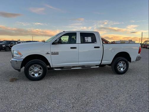 2017 RAM 2500 Tradesman Crew Cab 4x4 6'4' Box