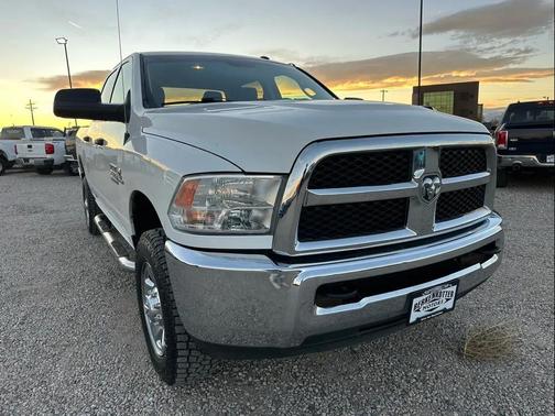 2017 RAM 2500 Tradesman Crew Cab 4x4 6'4' Box
