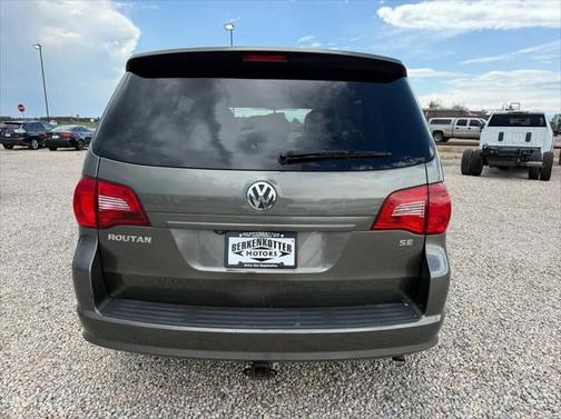 2010 Volkswagen Routan SE