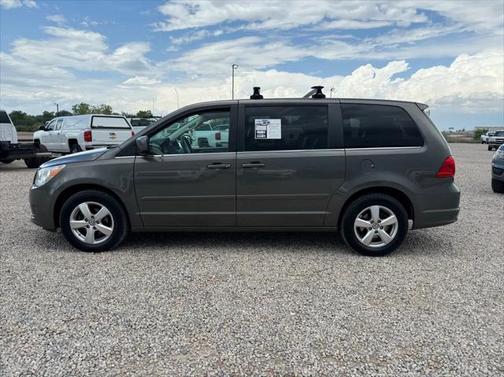 2010 Volkswagen Routan SE